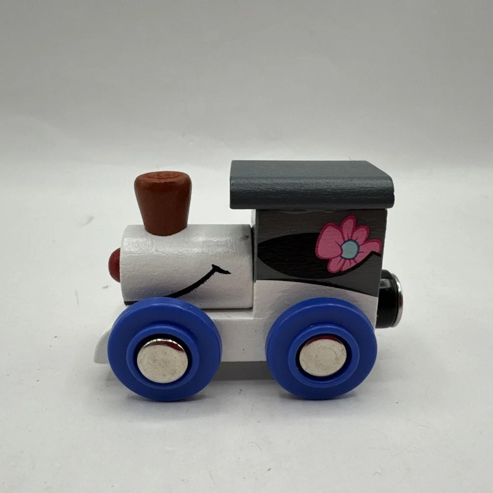 Toys R Us Frosty The Snowman Wood Train Set‎  Brand Rare 2013 Frosty Hocus Pocus